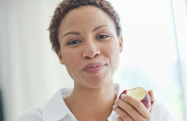 5 razões para ficar de olho em como você mastiga os alimentos